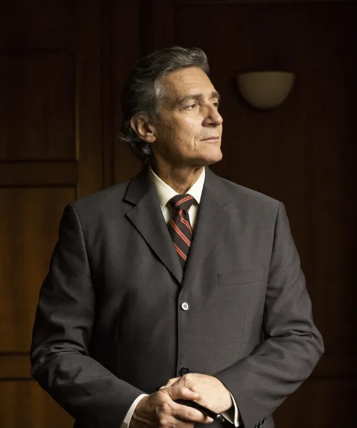 Don Heriberto, el consejero — planta 90 de la Torre